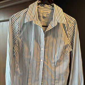 Banana Republic Non-Iron Tailored Women’s Button-down shirt, 6 petite